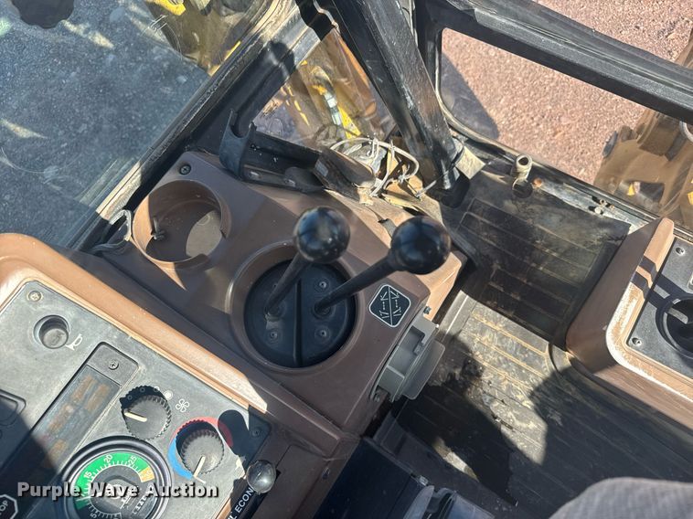 image for item ER2082 1998 John Deere 310E backhoe