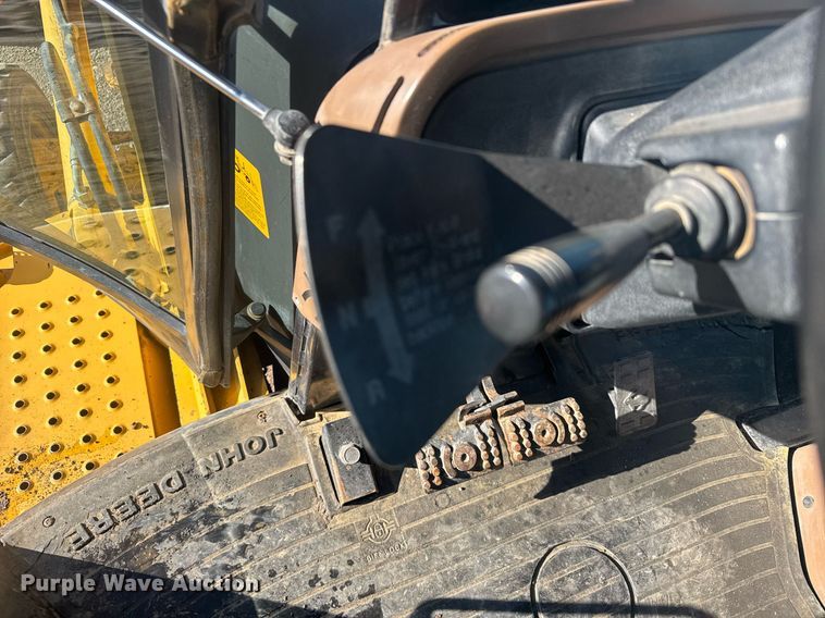 image for item ER2082 1998 John Deere 310E backhoe