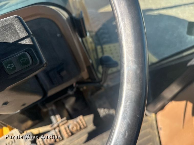 image for item ER2082 1998 John Deere 310E backhoe