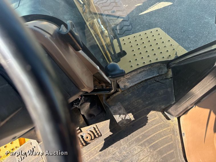 image for item ER2082 1998 John Deere 310E backhoe