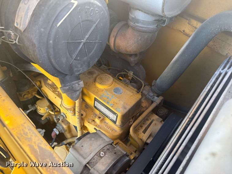 image for item ER2082 1998 John Deere 310E backhoe