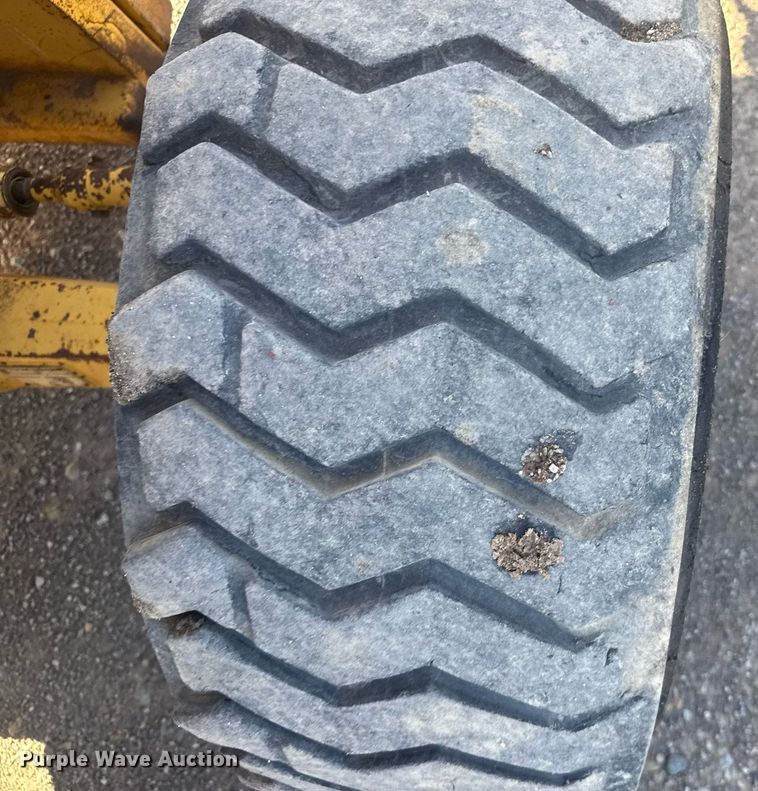 image for item ER2082 1998 John Deere 310E backhoe