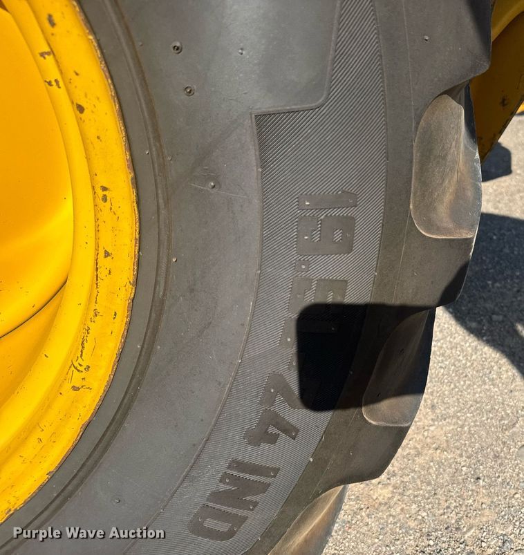 image for item ER2082 1998 John Deere 310E backhoe