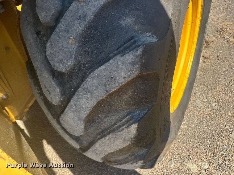 image for item ER2082 1998 John Deere 310E backhoe