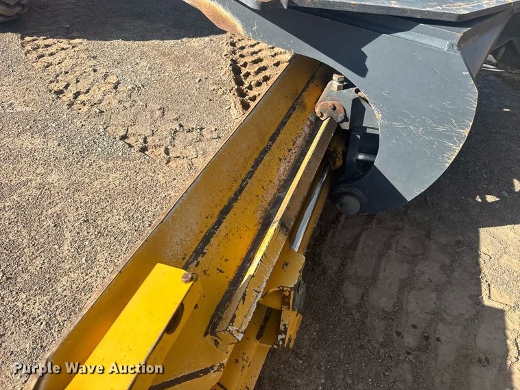 image for item ER2083 2016 John Deere 772GP motor grader