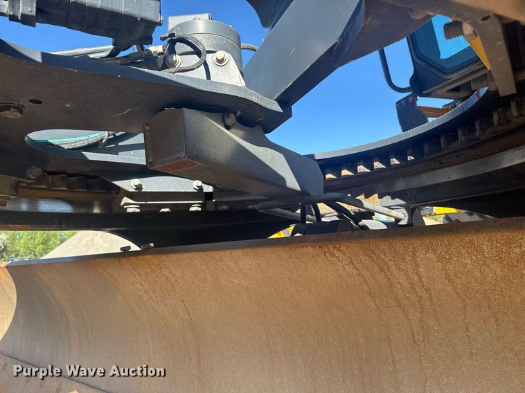 image for item ER2083 2016 John Deere 772GP motor grader