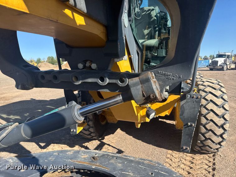 image for item ER2083 2016 John Deere 772GP motor grader