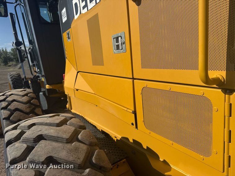 image for item ER2083 2016 John Deere 772GP motor grader