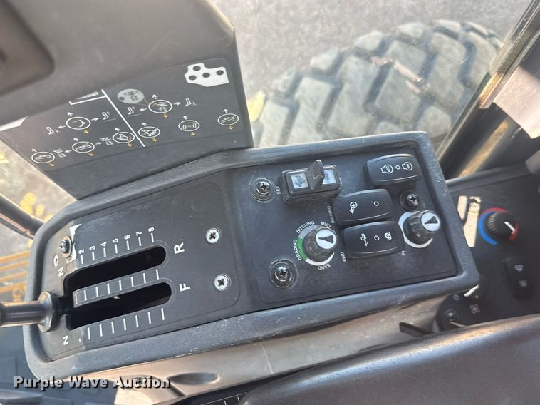 image for item ER2083 2016 John Deere 772GP motor grader