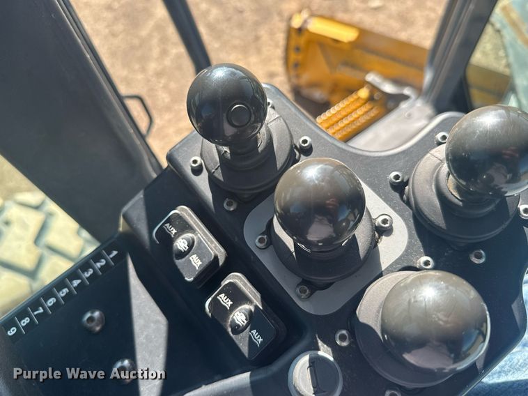 image for item ER2083 2016 John Deere 772GP motor grader