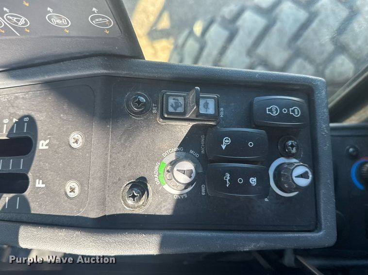 image for item ER2083 2016 John Deere 772GP motor grader