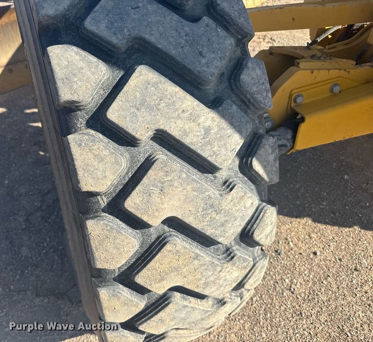 image for item ER2083 2016 John Deere 772GP motor grader