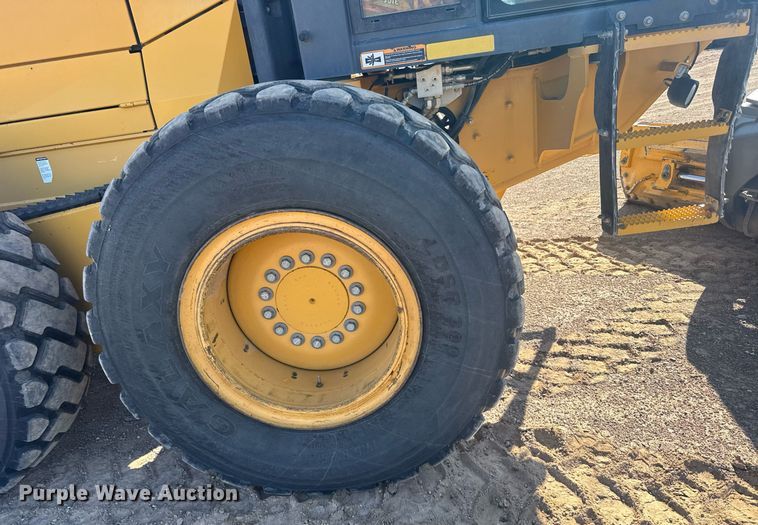 image for item ER2083 2016 John Deere 772GP motor grader