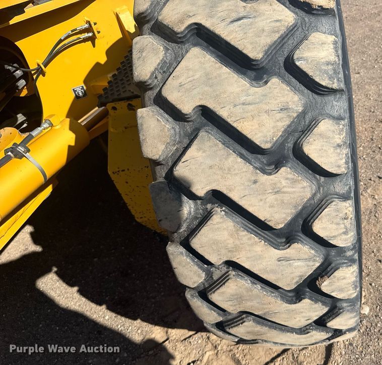 image for item ER2083 2016 John Deere 772GP motor grader