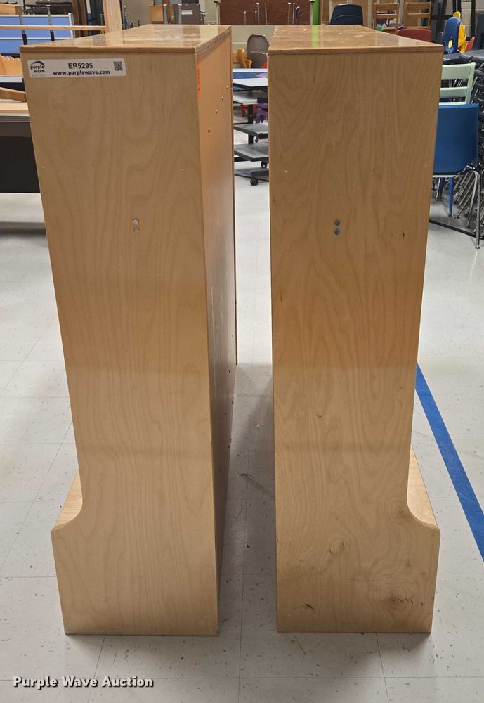 image for item ER5295 (2) wooden lockers