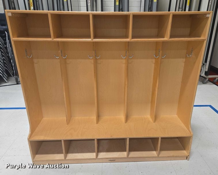 image for item ER5295 (2) wooden lockers