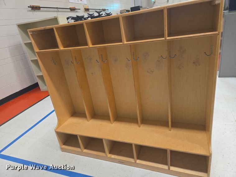 image for item ER5295 (2) wooden lockers