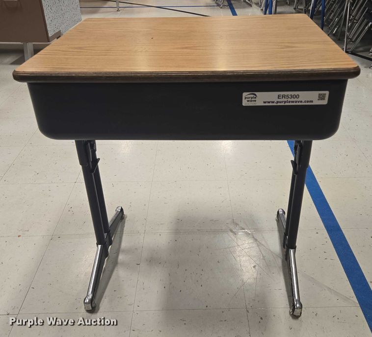 image for item ER5300 (25) desks