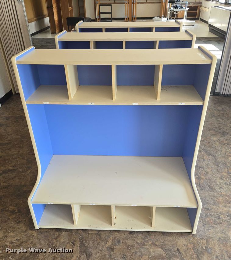 image for item ER5376 (3) storage lockers