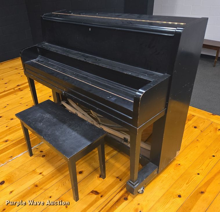 image for item ER5392 Kawai piano