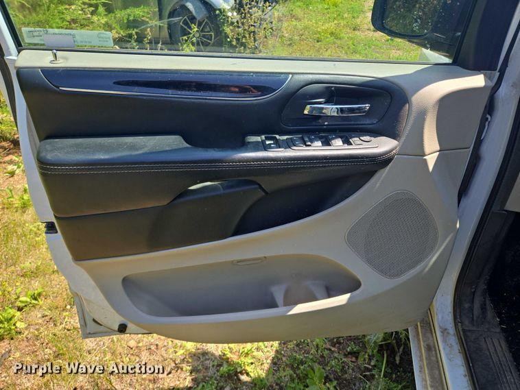 image for item ER5399 2017 Dodge Grand Caravan SXT handicap accessible van