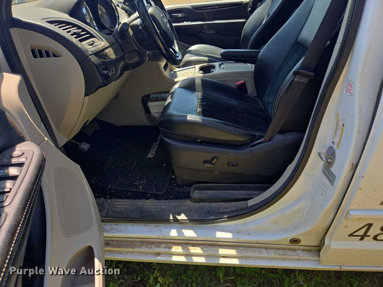 image for item ER5399 2017 Dodge Grand Caravan SXT handicap accessible van