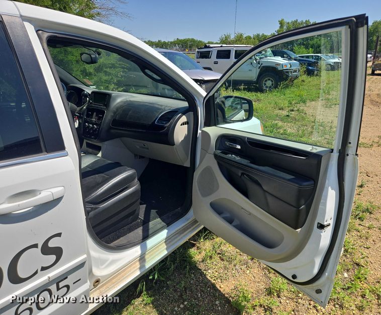 image for item ER5399 2017 Dodge Grand Caravan SXT handicap accessible van