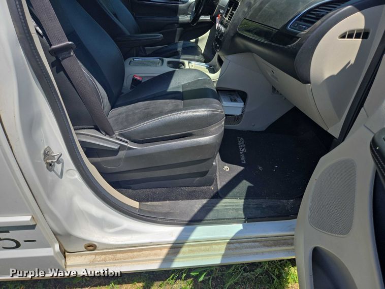 image for item ER5399 2017 Dodge Grand Caravan SXT handicap accessible van