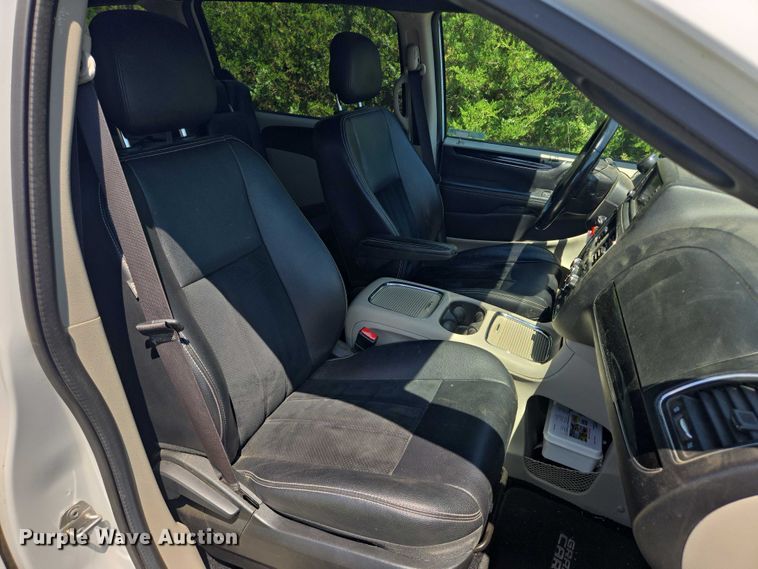 image for item ER5399 2017 Dodge Grand Caravan SXT handicap accessible van