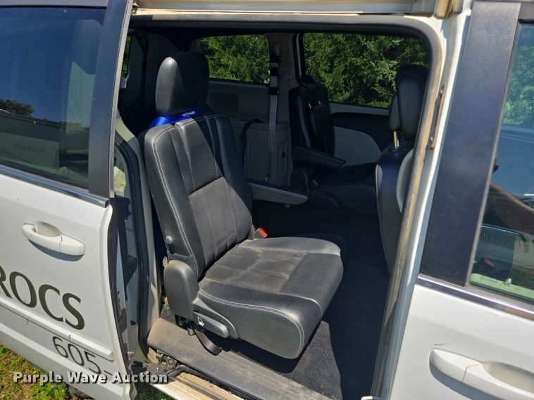 image for item ER5399 2017 Dodge Grand Caravan SXT handicap accessible van