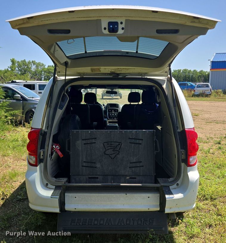 image for item ER5399 2017 Dodge Grand Caravan SXT handicap accessible van