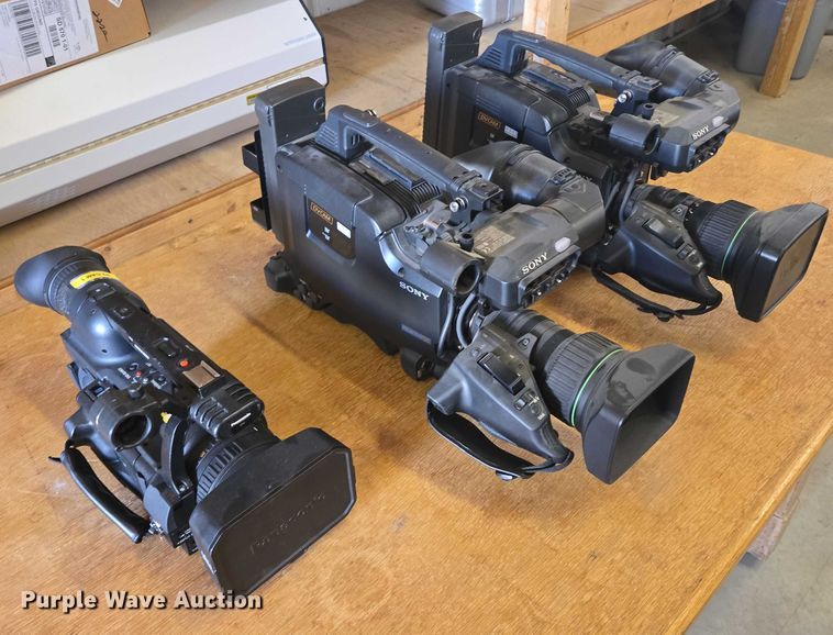 image for item ER5404 (3) camcorders