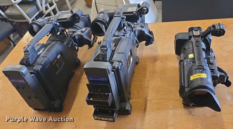 image for item ER5404 (3) camcorders