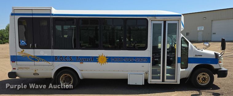 image for item ER5416 2010 Ford E450 Super Duty shuttle bus
