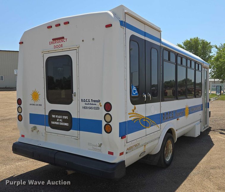 image for item ER5416 2010 Ford E450 Super Duty shuttle bus