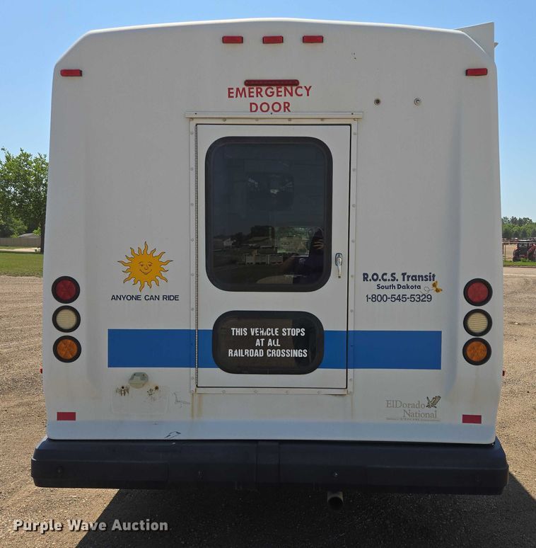 image for item ER5416 2010 Ford E450 Super Duty shuttle bus