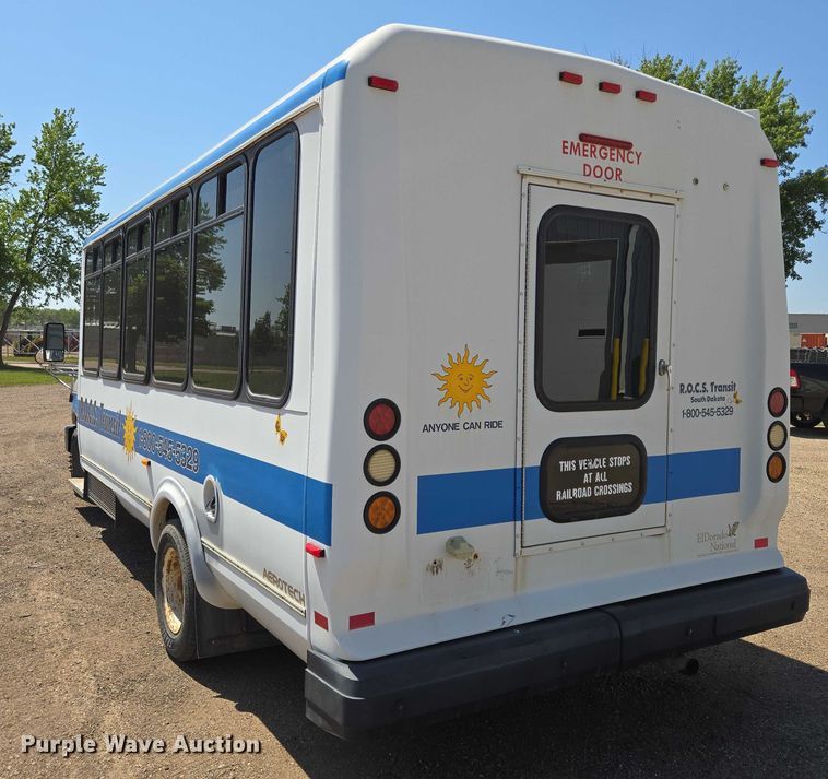 image for item ER5416 2010 Ford E450 Super Duty shuttle bus