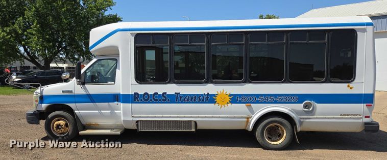 image for item ER5416 2010 Ford E450 Super Duty shuttle bus