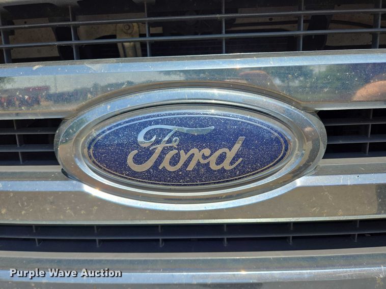 image for item ER5416 2010 Ford E450 Super Duty shuttle bus