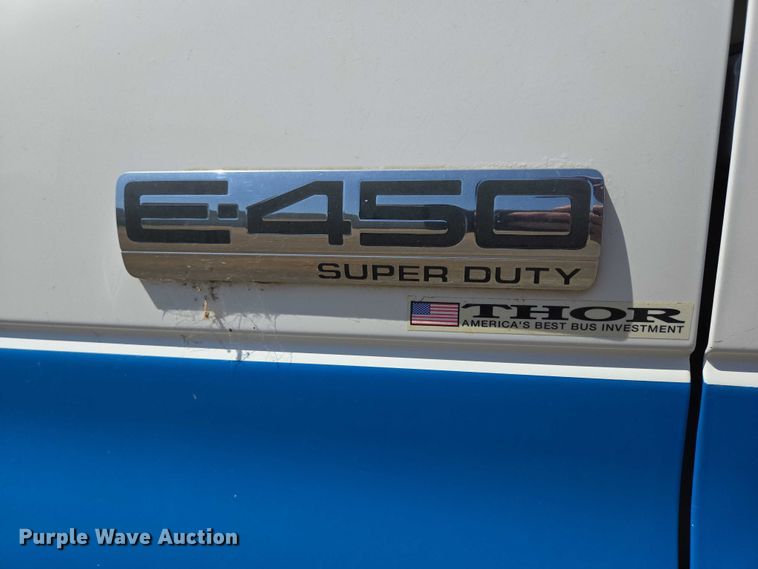 image for item ER5416 2010 Ford E450 Super Duty shuttle bus