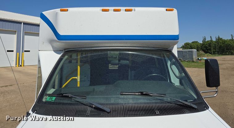 image for item ER5416 2010 Ford E450 Super Duty shuttle bus