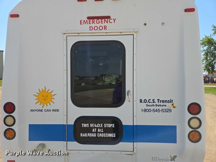 image for item ER5416 2010 Ford E450 Super Duty shuttle bus