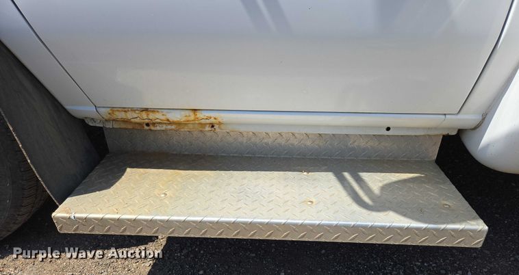 image for item ER5416 2010 Ford E450 Super Duty shuttle bus