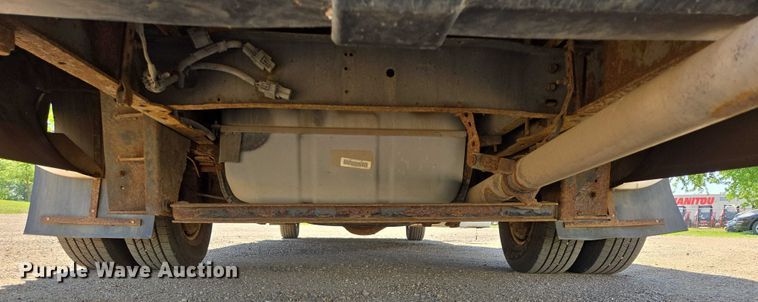 image for item ER5416 2010 Ford E450 Super Duty shuttle bus