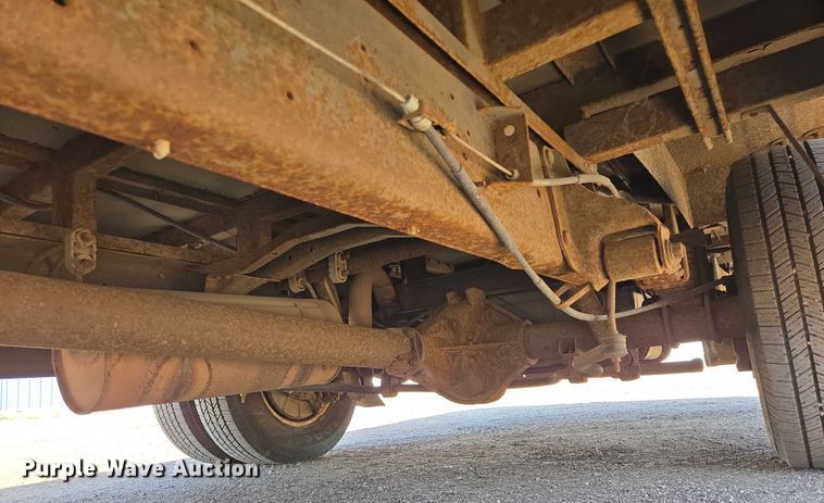 image for item ER5416 2010 Ford E450 Super Duty shuttle bus