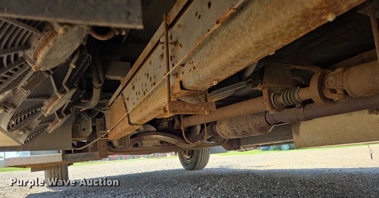 image for item ER5416 2010 Ford E450 Super Duty shuttle bus