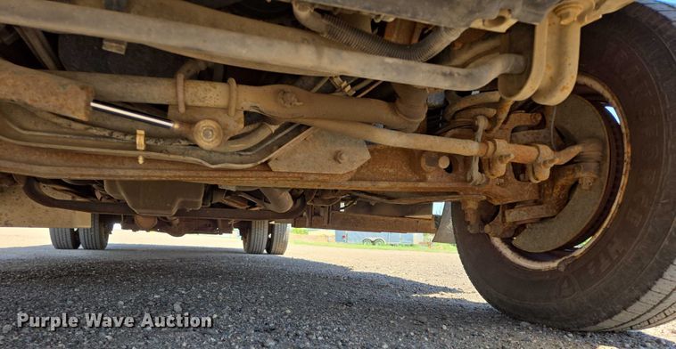 image for item ER5416 2010 Ford E450 Super Duty shuttle bus