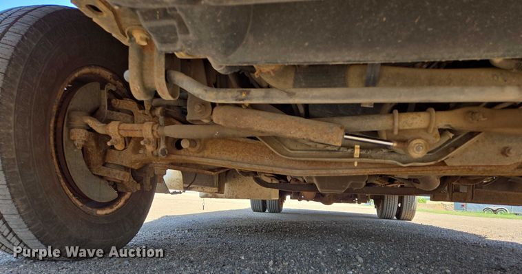 image for item ER5416 2010 Ford E450 Super Duty shuttle bus