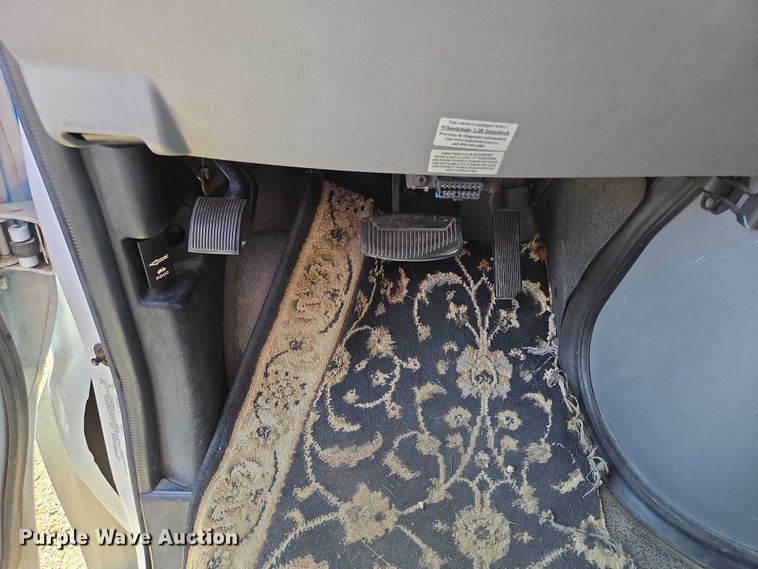 image for item ER5416 2010 Ford E450 Super Duty shuttle bus