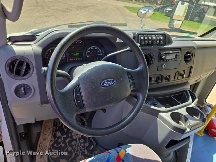 image for item ER5416 2010 Ford E450 Super Duty shuttle bus